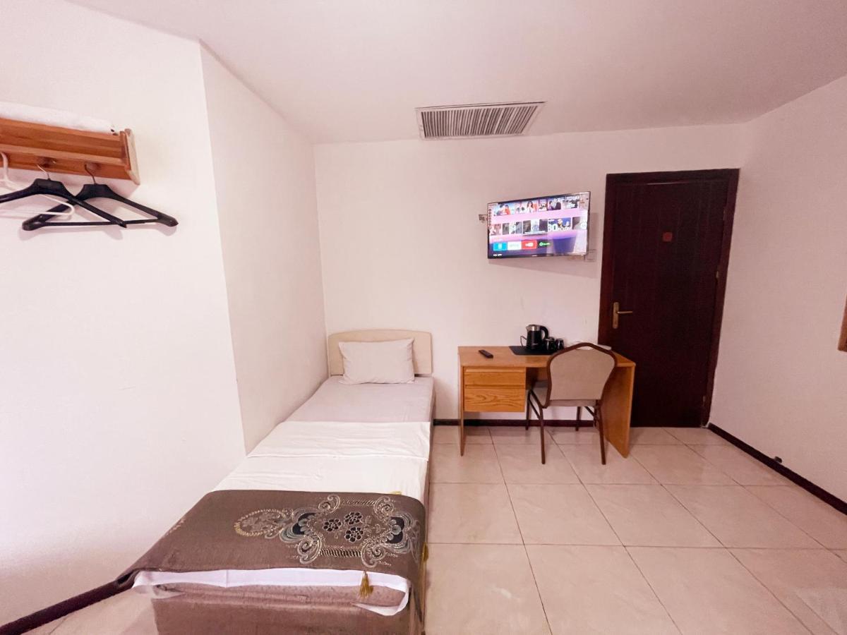 White Horse Hotel Баку Экстерьер фото